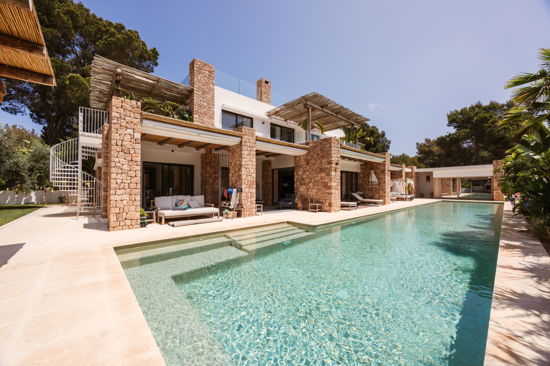 Casa Sargamasa pool and stone architecture